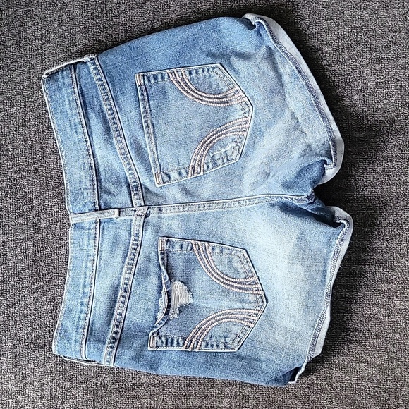 3 for $15 item🎉Hollister Short-Short High Rise Juniors Denim Shorts - Picture 2 of 4